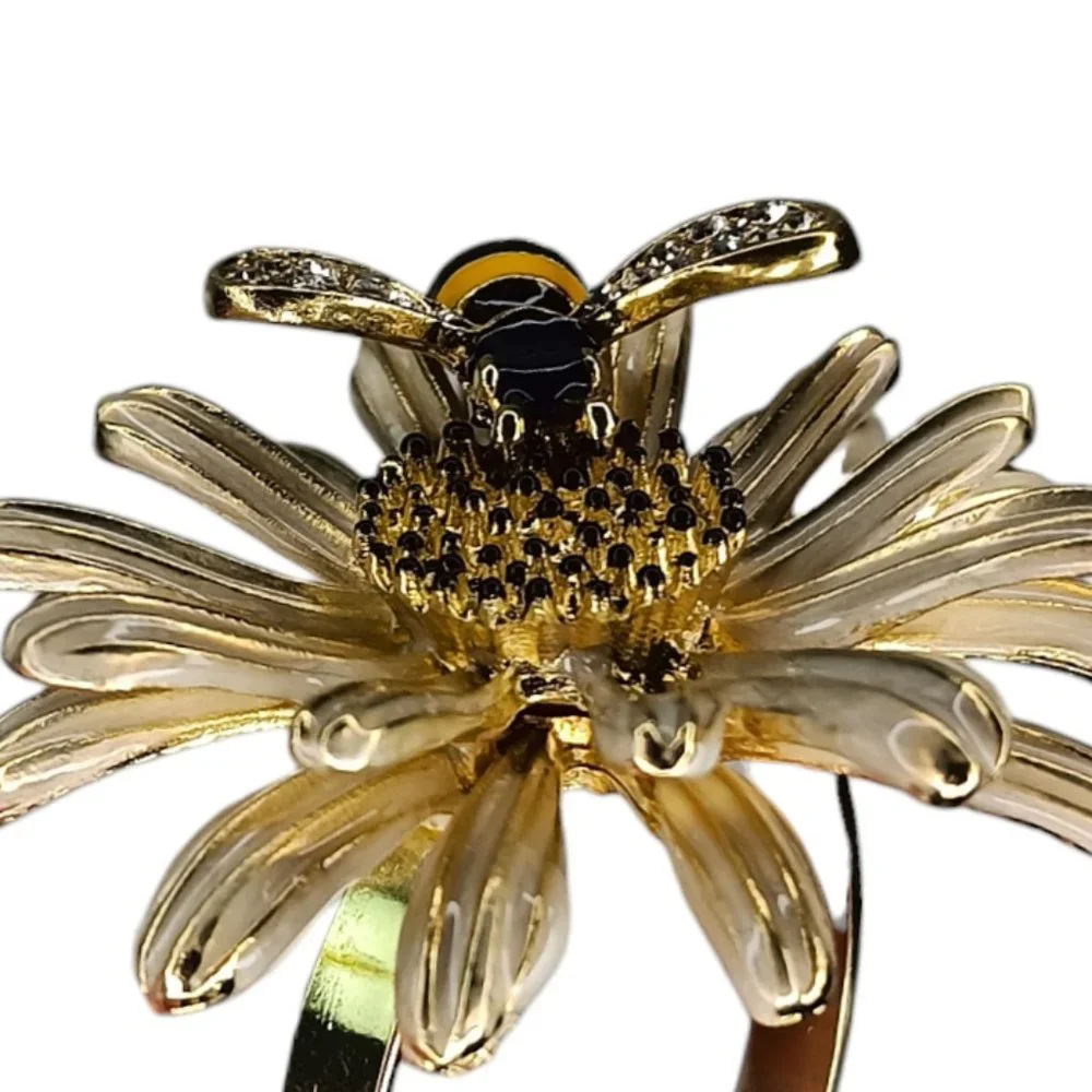 Daisy Flower and Bee Napkin Ring Holders Set of Six